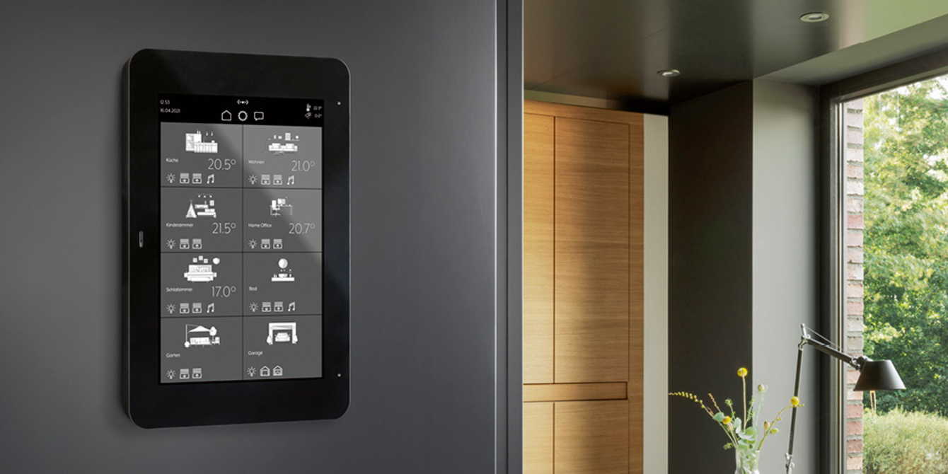 JUNG Smart Panel 8 bei Matthias Krell Kälteanlagenbauer- u. Elektroinstallateurmeister in Grömitz